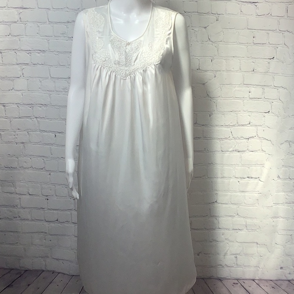 Vintage Van Raalte Ivory Embroidered Lace Silky Satin Nightgown Size S